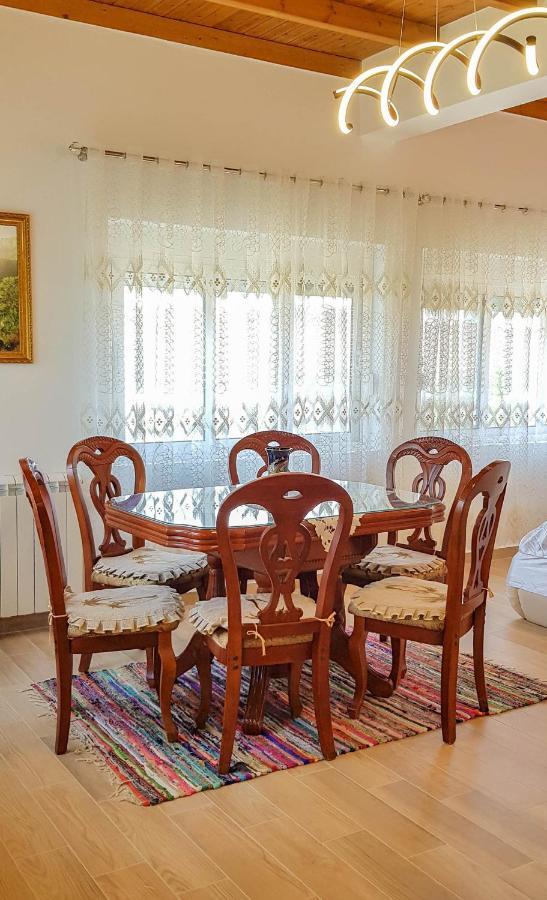 Villa Goliku Pestani Exterior foto